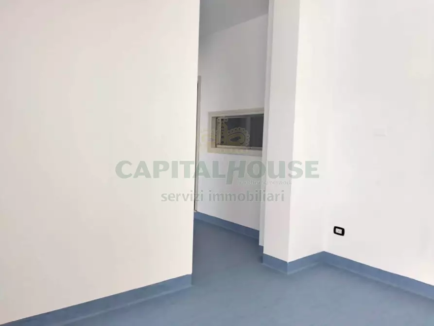 Immagine 35 di Locale commerciale in affitto  in zona supermercato Decò a Santa Maria Capua Vetere