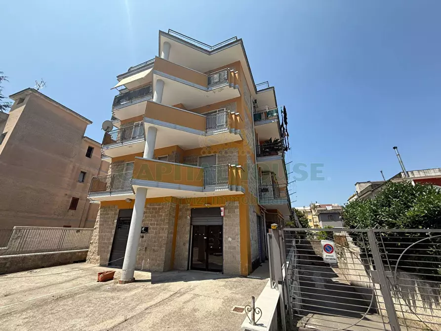 Immagine 3 di Locale commerciale in vendita  in viale europa a Fisciano