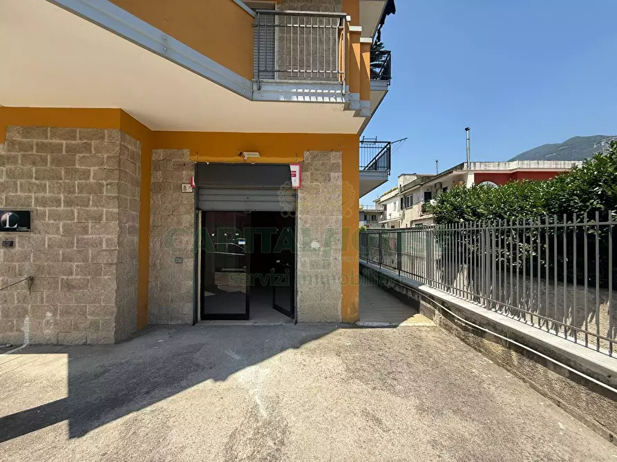 Immagine 2 di Locale commerciale in vendita  in viale europa a Fisciano
