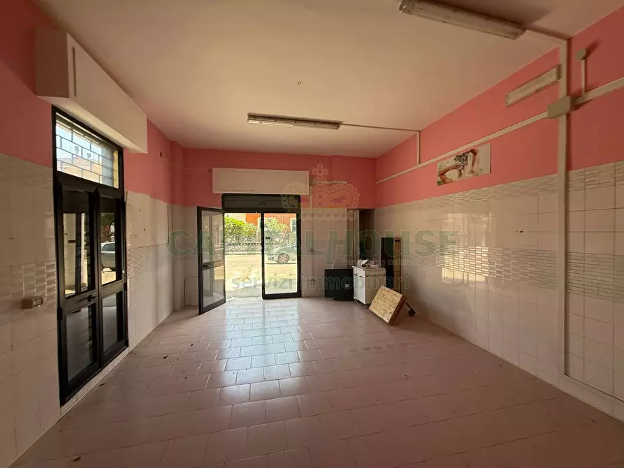 Immagine 4 di Locale commerciale in vendita  in viale europa a Fisciano
