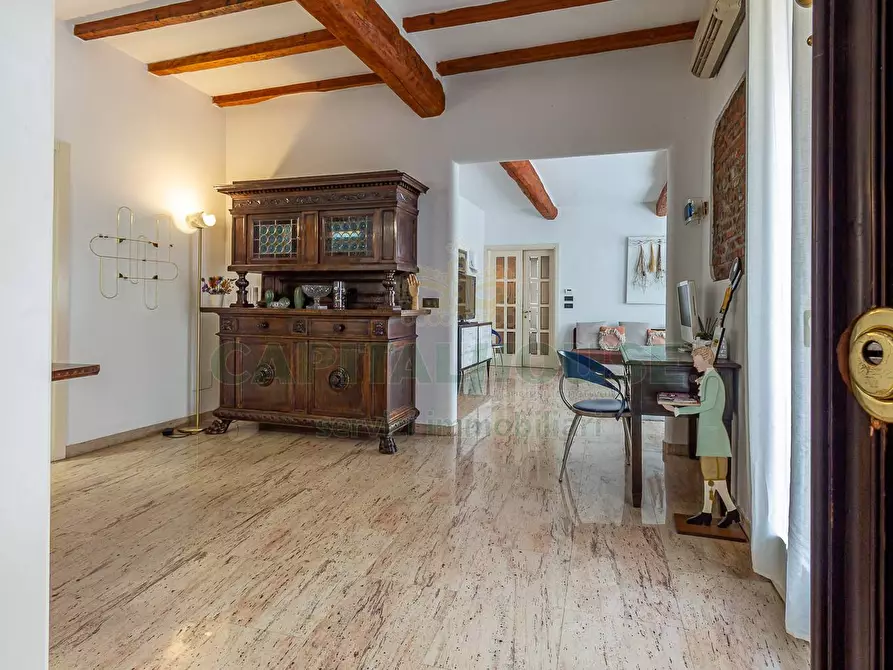 Immagine 1 di Appartamento in vendita  in Via Rialto a Bologna