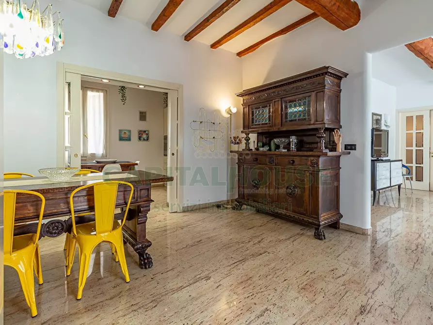 Immagine 2 di Appartamento in vendita  in Via Rialto a Bologna