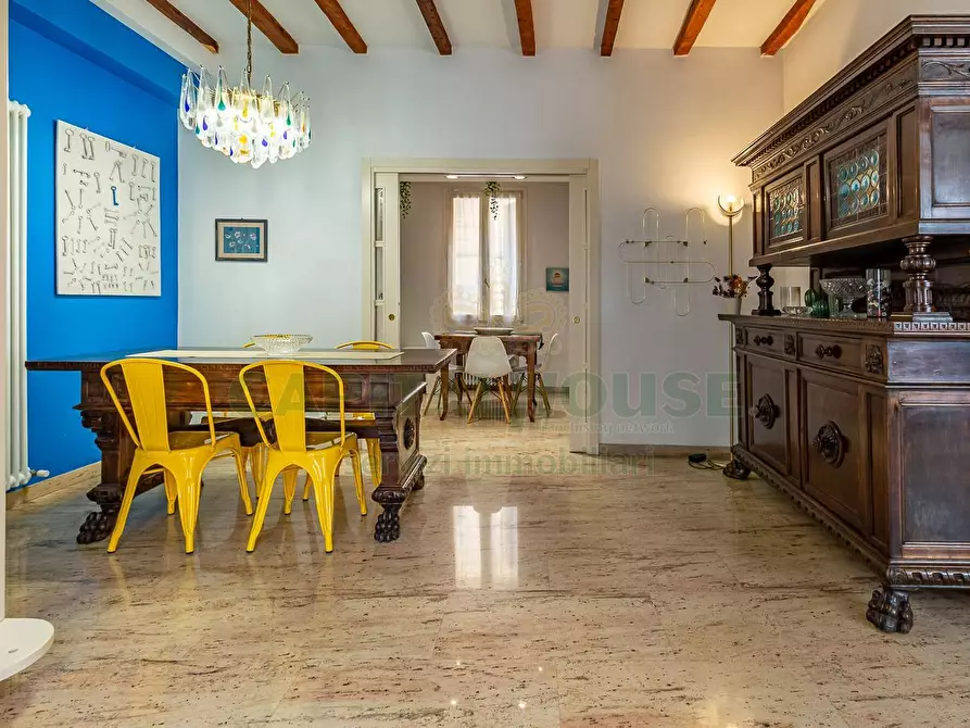 Immagine 3 di Appartamento in vendita  in Via Rialto a Bologna