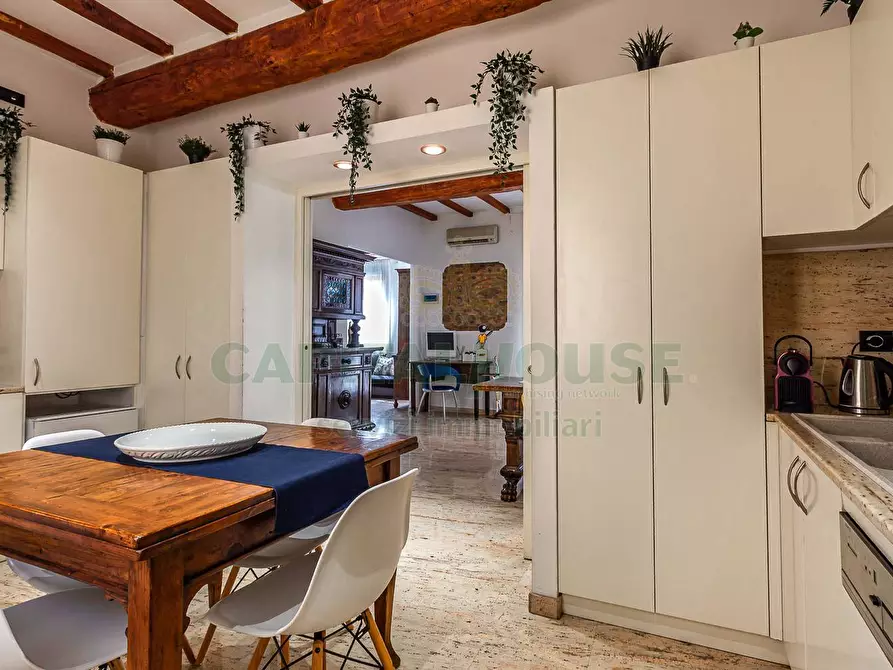 Immagine 8 di Appartamento in vendita  in Via Rialto a Bologna