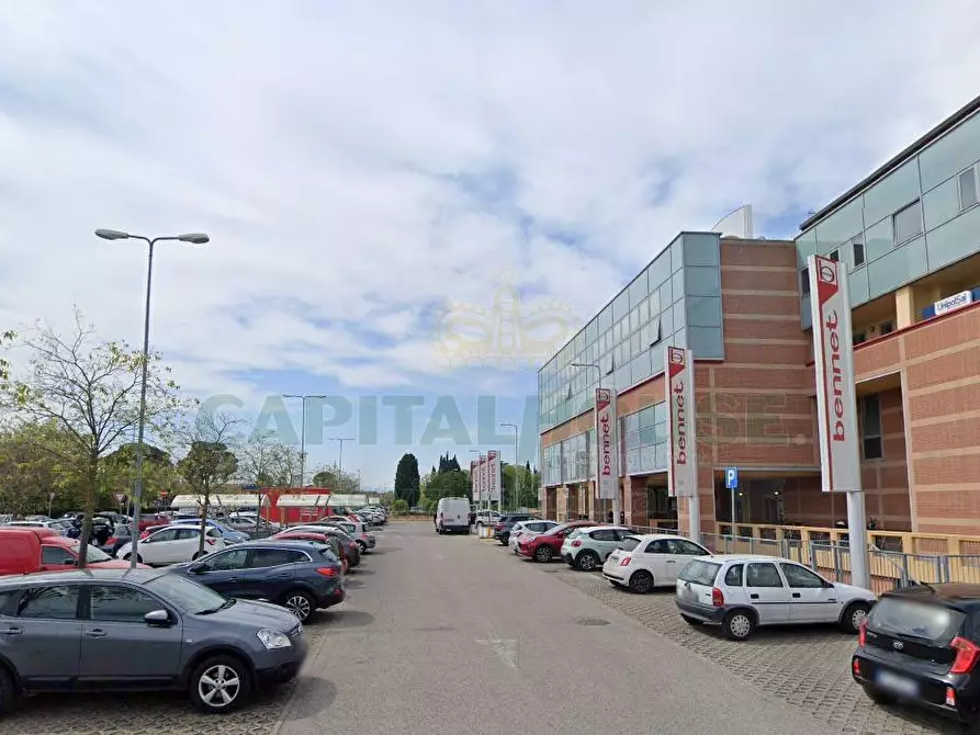 Immagine 4 di Locale commerciale in vendita  in Via XXV Ottobre a Forlimpopoli