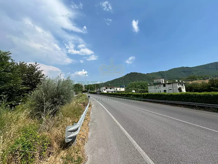 Immagine 8 di Locale commerciale in vendita  a Mercato San Severino