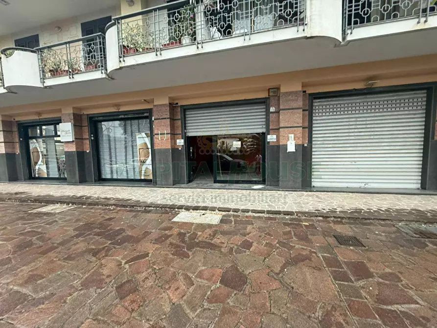 Immagine 3 di Locale commerciale in vendita  in via giovanni amendola a Mercato San Severino
