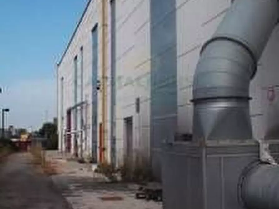 Immagine 14 di Capannone industriale in vendita  a Concorezzo