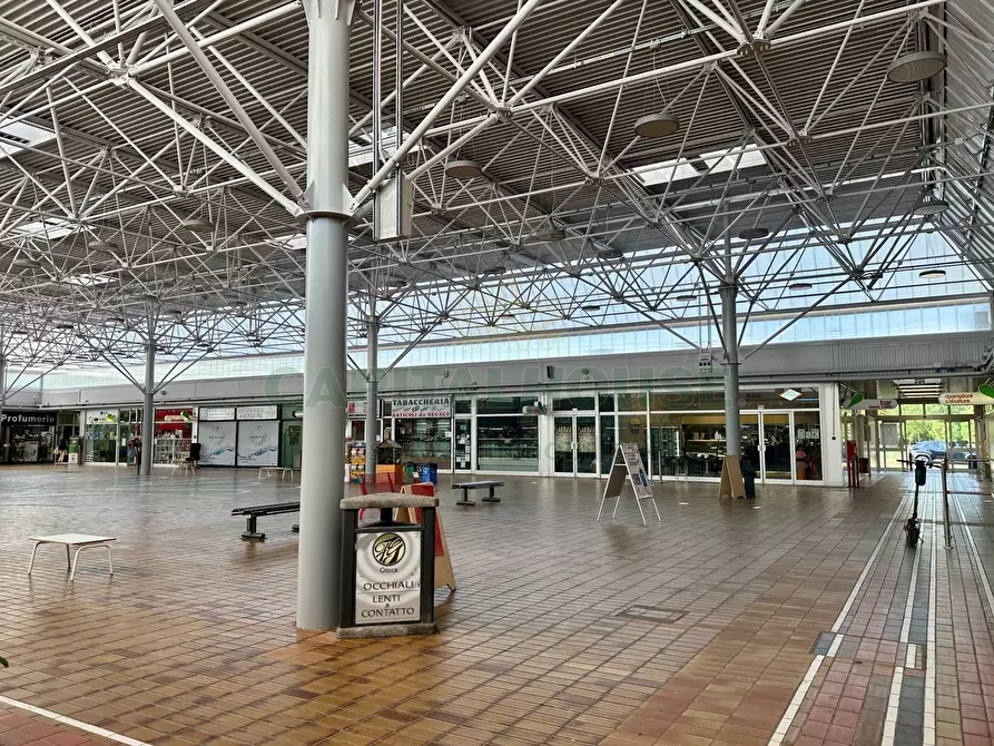 Immagine 17 di Locale commerciale in vendita  in Via Luigi Pirandello a Bologna