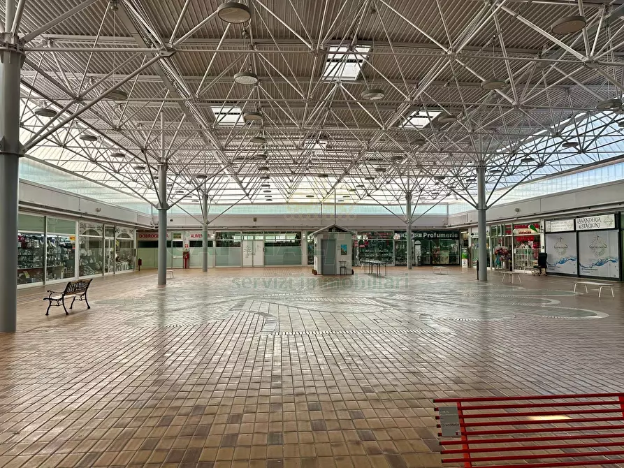 Immagine 15 di Locale commerciale in vendita  in Via Luigi Pirandello a Bologna