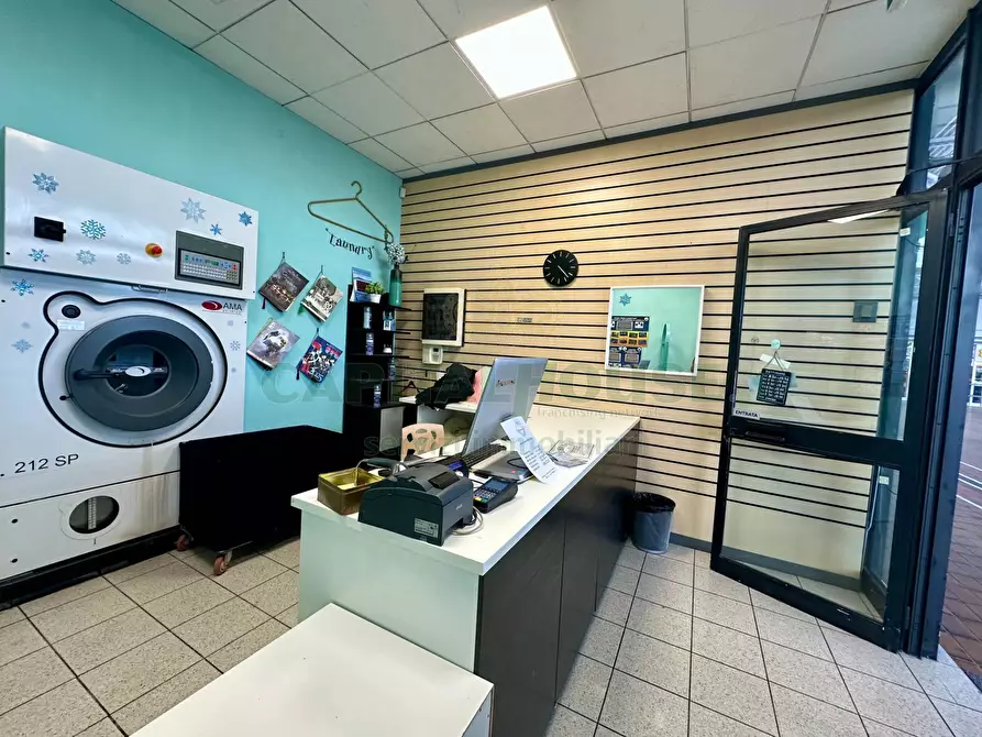 Immagine 3 di Locale commerciale in vendita  in Via Luigi Pirandello a Bologna