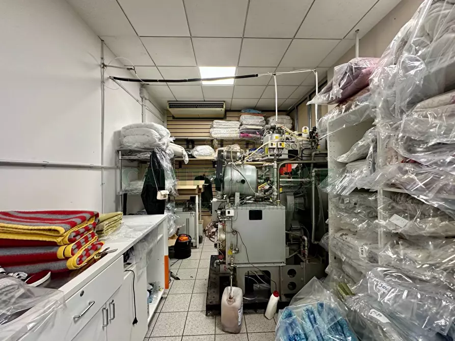 Immagine 7 di Locale commerciale in vendita  in Via Luigi Pirandello a Bologna