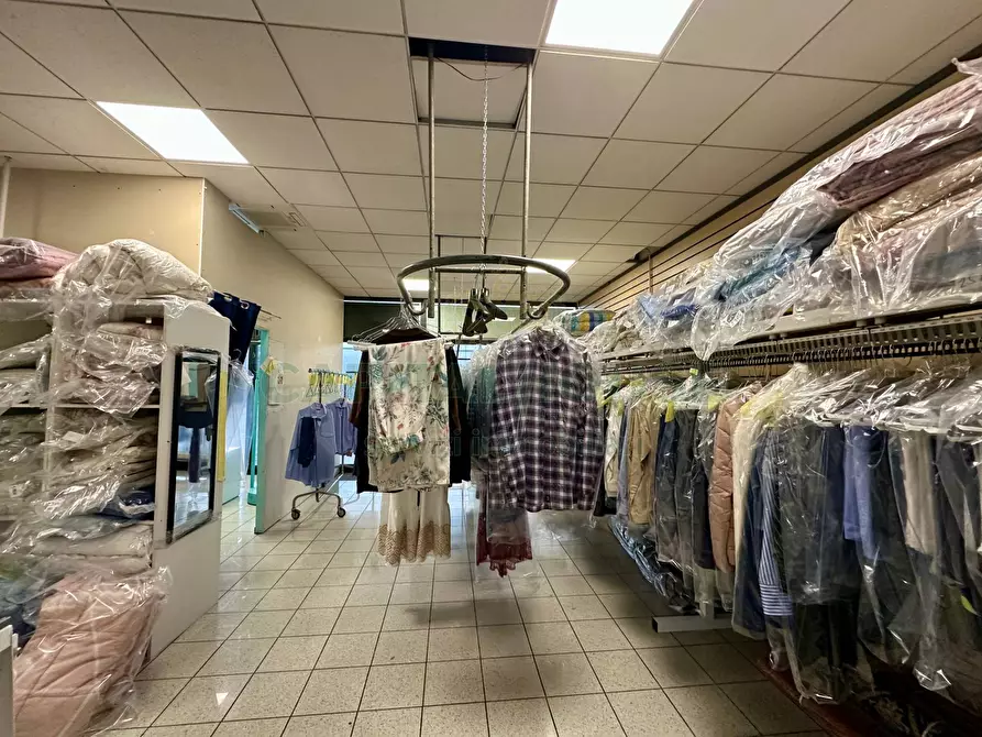 Immagine 9 di Locale commerciale in vendita  in Via Luigi Pirandello a Bologna