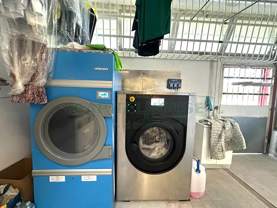 Immagine 10 di Locale commerciale in vendita  in Via Luigi Pirandello a Bologna