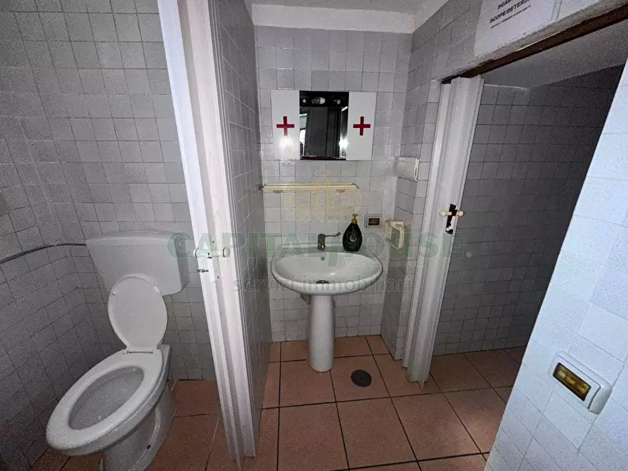 Immagine 9 di Locale commerciale in affitto  in piazza troiano caracciolo del sole a Cercola