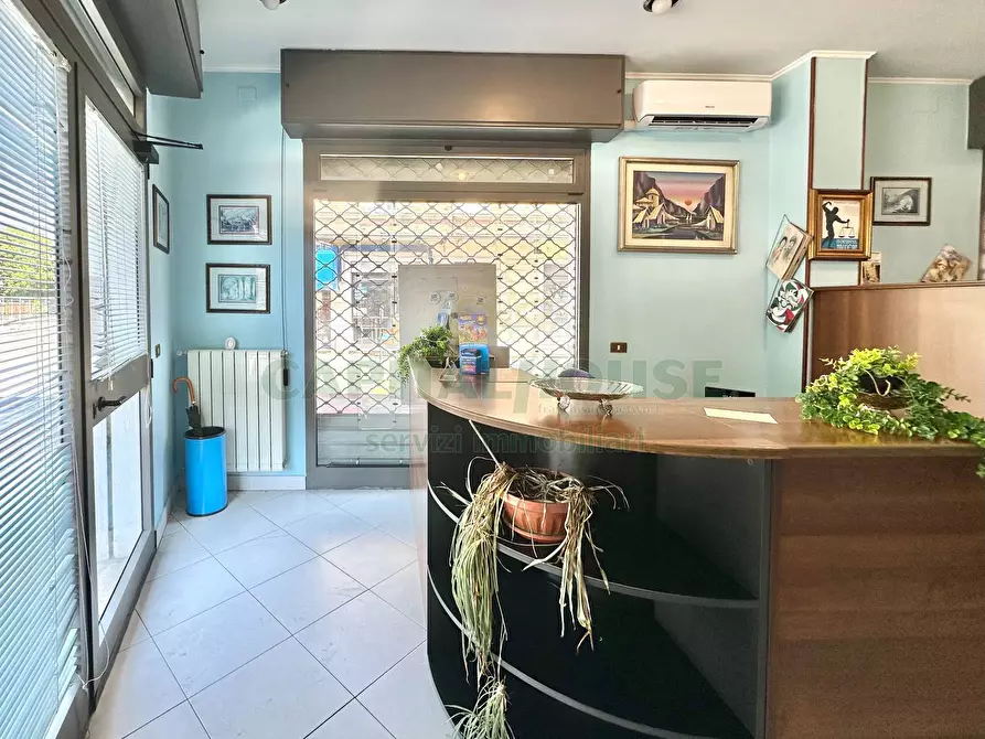 Immagine 3 di Locale commerciale in vendita  in Via Di Corticella a Bologna