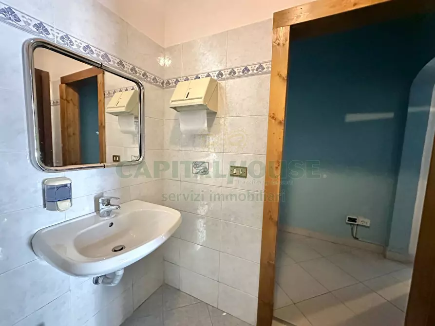 Immagine 12 di Locale commerciale in affitto  in Via Di Corticella a Bologna