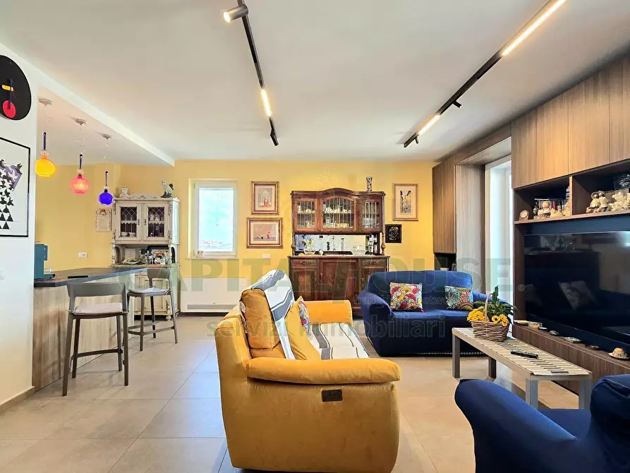 Immagine 12 di Appartamento in vendita  in Via Appia a Capodrise