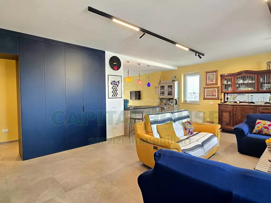 Immagine 11 di Appartamento in vendita  in Via Appia a Capodrise