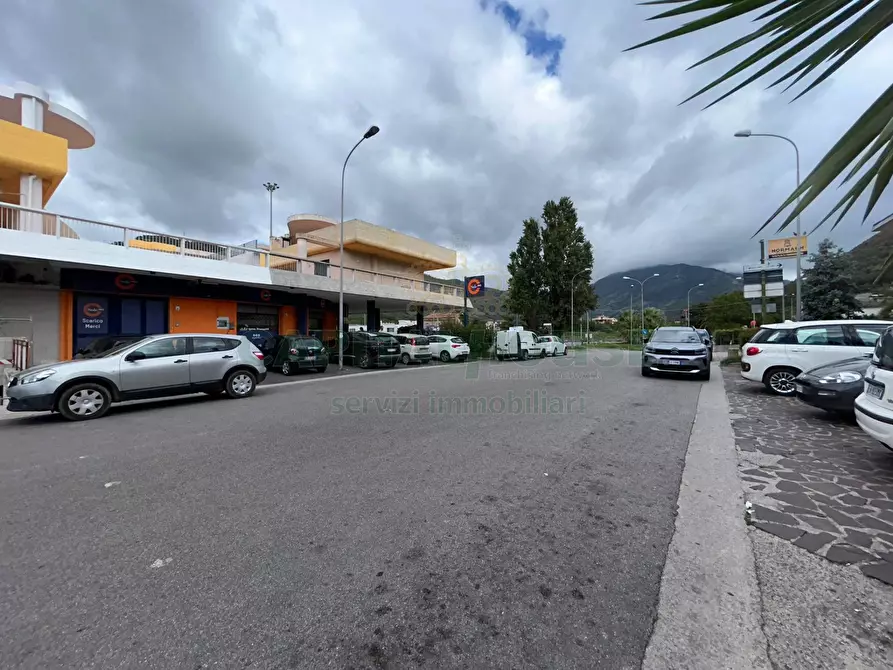 Immagine 4 di Locale commerciale in vendita  in Via Marcello a Mercato San Severino