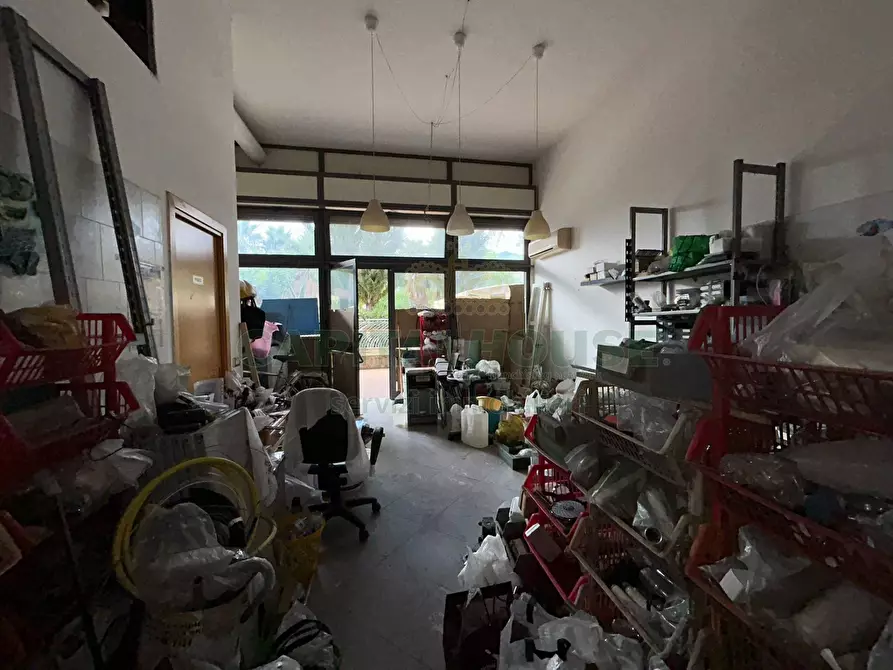 Immagine 13 di Locale commerciale in vendita  in Via Marcello a Mercato San Severino