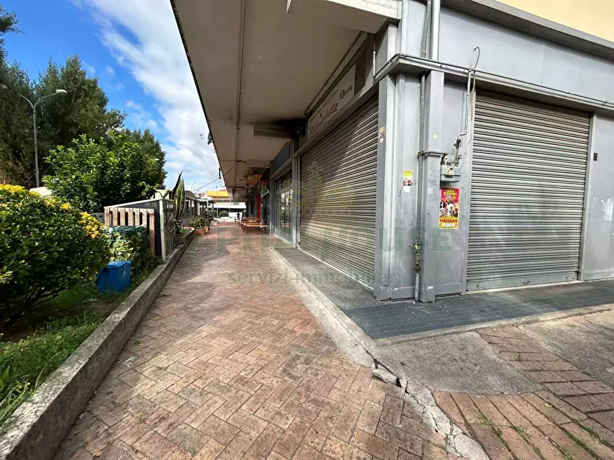 Immagine 8 di Locale commerciale in vendita  in Via Marcello a Mercato San Severino