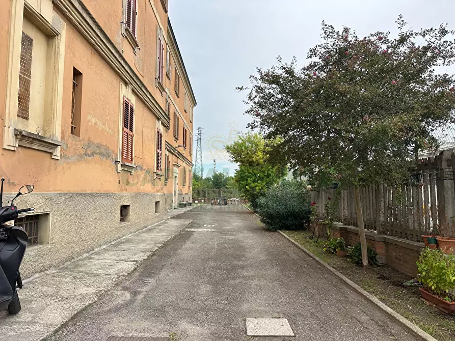 Immagine 15 di Cantina in vendita  in via de carracci a Bologna