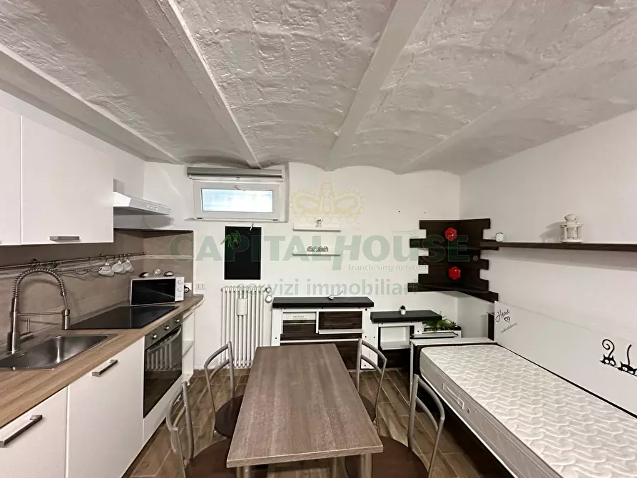 Immagine 2 di Cantina in vendita  in via de carracci a Bologna