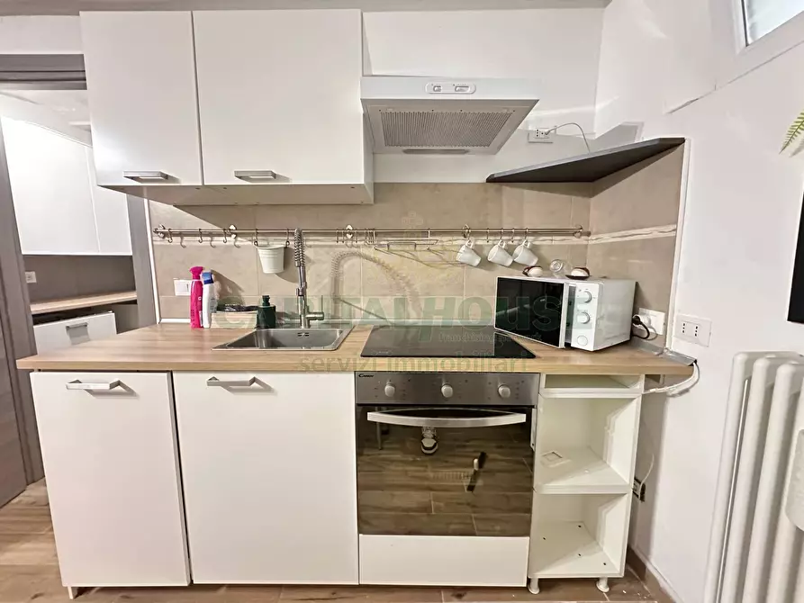 Immagine 3 di Cantina in vendita  in via de carracci a Bologna