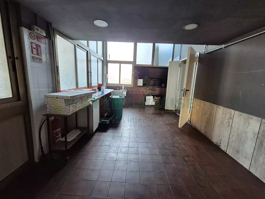 Immagine 16 di Attività commerciale in affitto  in Via Nola a Cercola