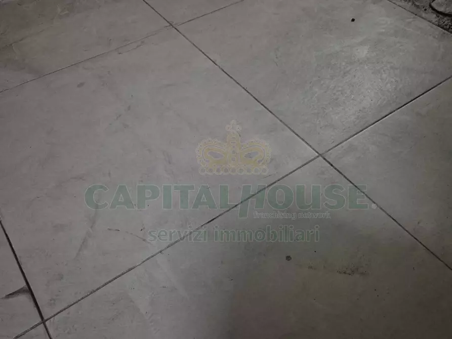 Immagine 10 di Box auto in vendita  a Macerata Campania