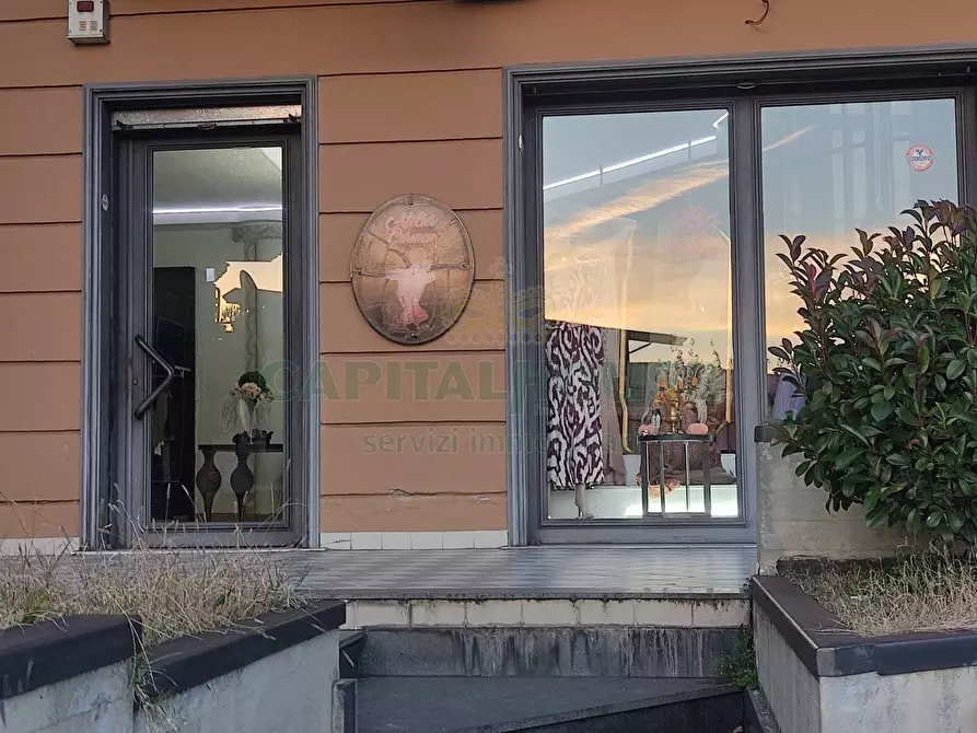 Immagine 10 di Locale commerciale in vendita  in via nazionale delle puglie a Sirignano