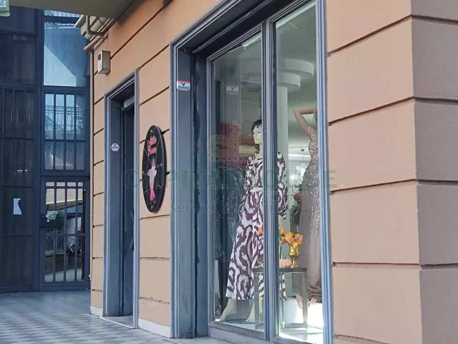 Immagine 11 di Locale commerciale in vendita  in via nazionale delle puglie a Sirignano