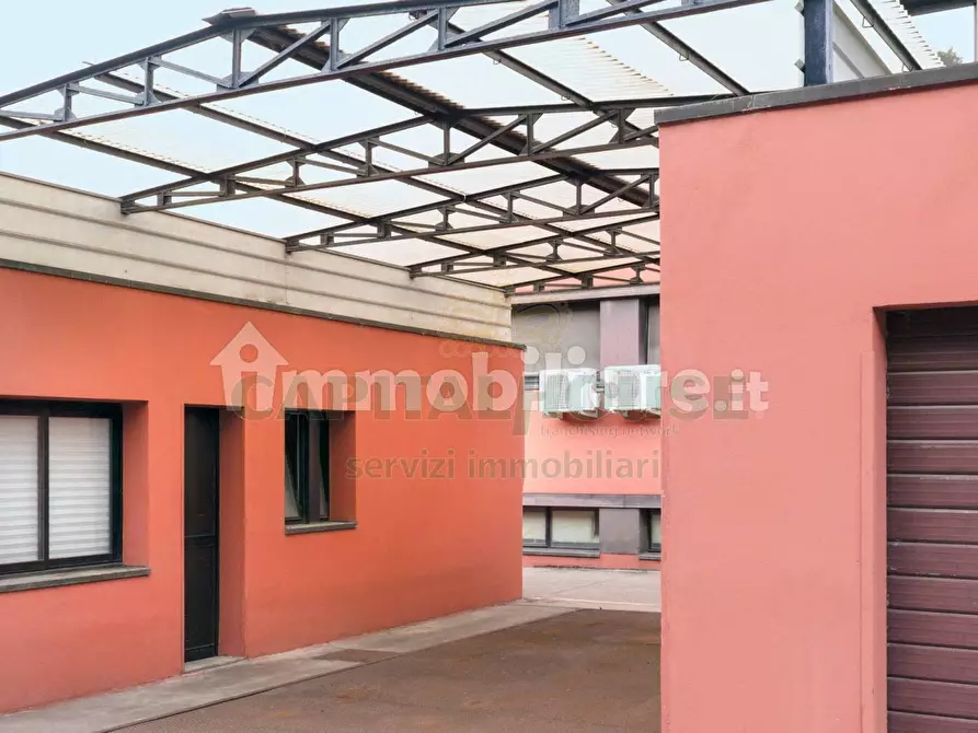 Immagine 12 di Laboratorio in affitto  in Via Gerolamo Rainaldi a Bologna