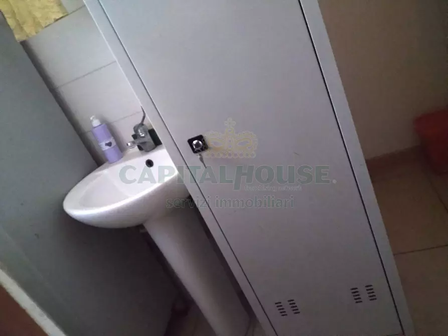 Immagine 7 di Locale commerciale in affitto  in via dante alighieri a Curti