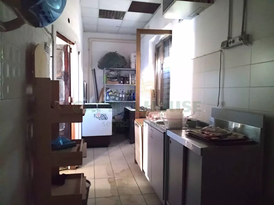 Immagine 8 di Locale commerciale in affitto  in via dante alighieri a Curti