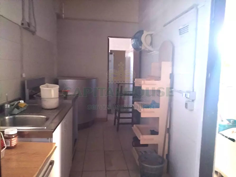 Immagine 9 di Locale commerciale in affitto  in via dante alighieri a Curti