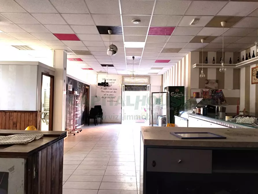 Immagine 3 di Locale commerciale in affitto  in via dante alighieri a Curti