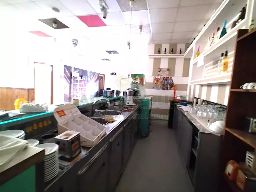 Immagine 14 di Locale commerciale in affitto  in via dante alighieri a Curti