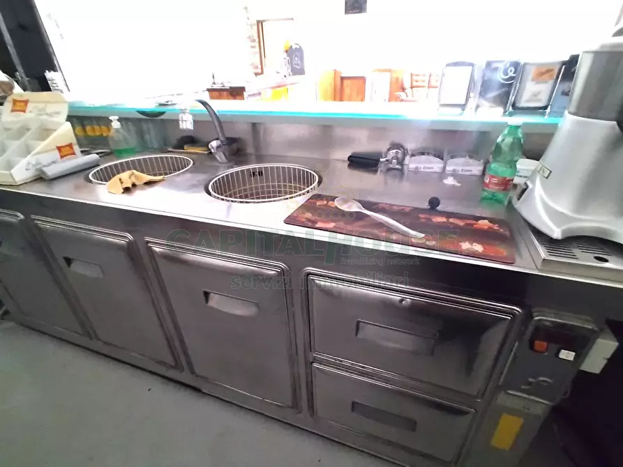 Immagine 15 di Locale commerciale in affitto  in via dante alighieri a Curti