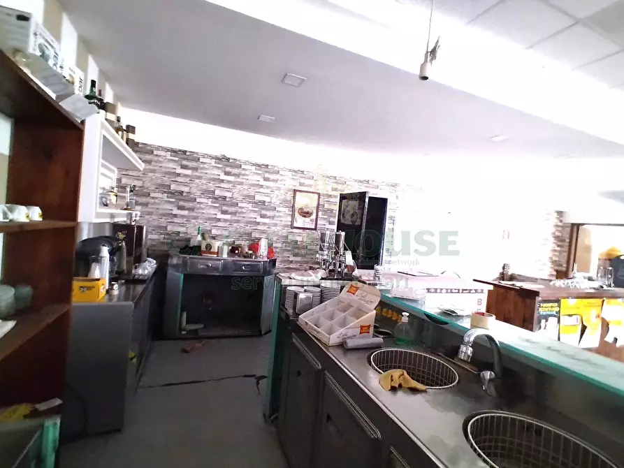 Immagine 16 di Locale commerciale in affitto  in via dante alighieri a Curti