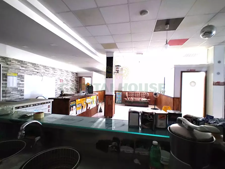 Immagine 17 di Locale commerciale in affitto  in via dante alighieri a Curti