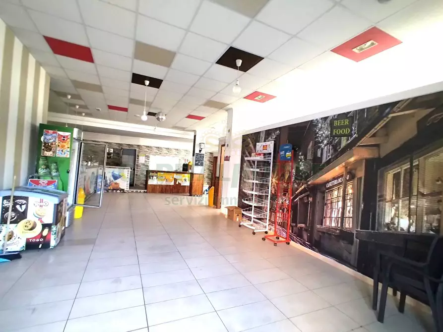 Immagine 2 di Locale commerciale in affitto  in via dante alighieri a Curti