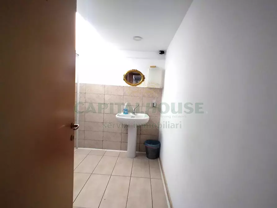 Immagine 33 di Locale commerciale in affitto  in via dante alighieri a Curti