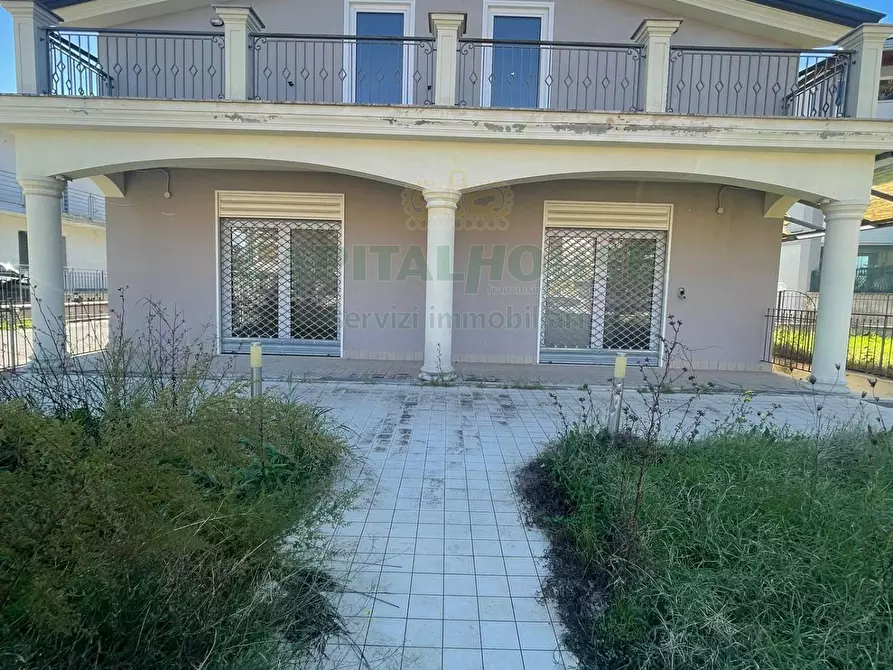 Immagine 15 di Locale commerciale in affitto  in sperone a Sperone