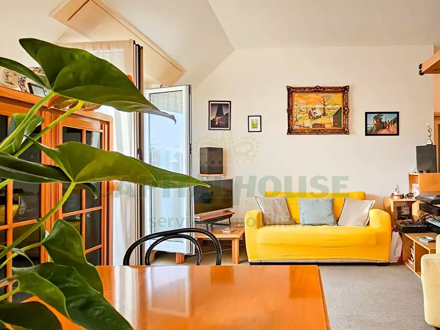 Immagine 1 di Appartamento in vendita  in Via Doberdò a Milano