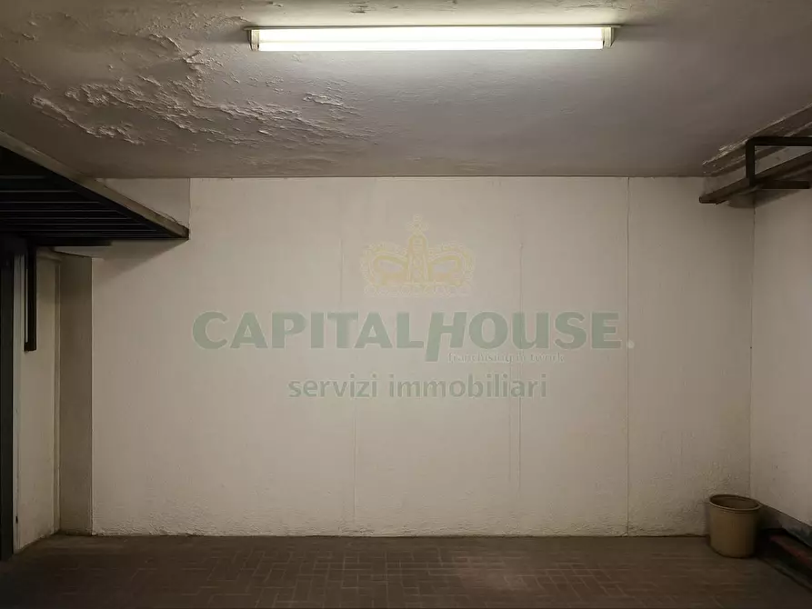 Immagine 11 di Box auto in vendita  a Casagiove