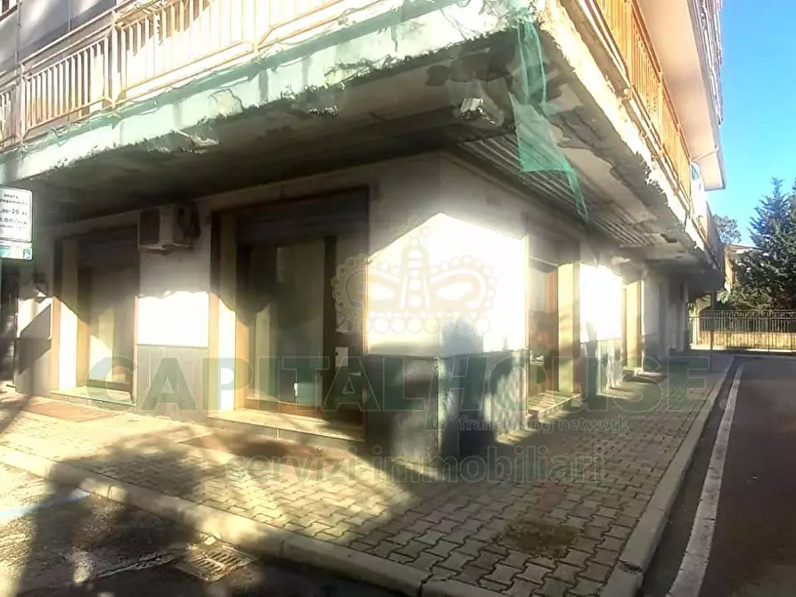 Immagine 17 di Locale commerciale in affitto  in via giuseppe bonaparte a Santa Maria Capua Vetere