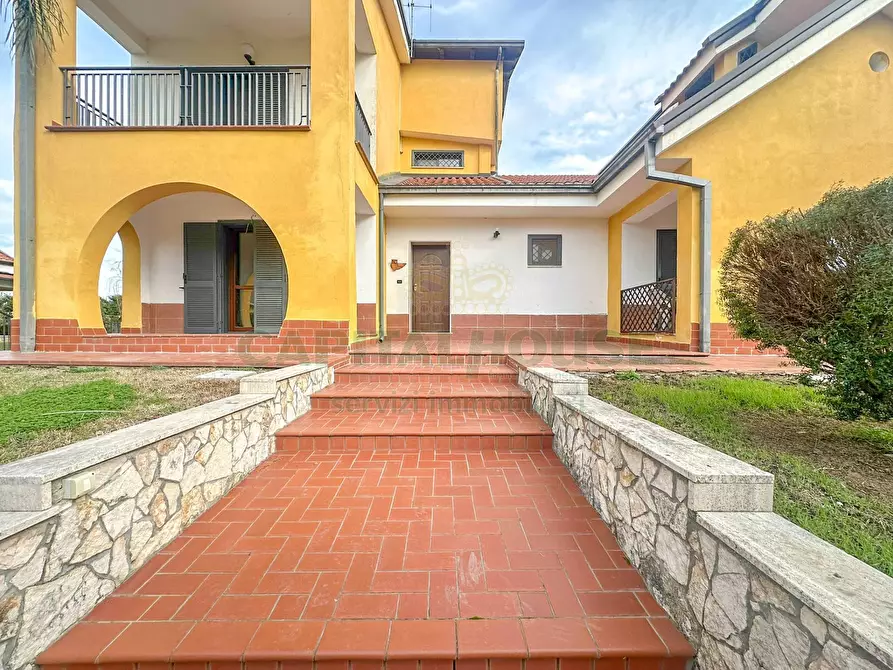 Immagine 1 di Villa in vendita  in ZONA VIA MARTIRI DI NASSIRYA a Capua