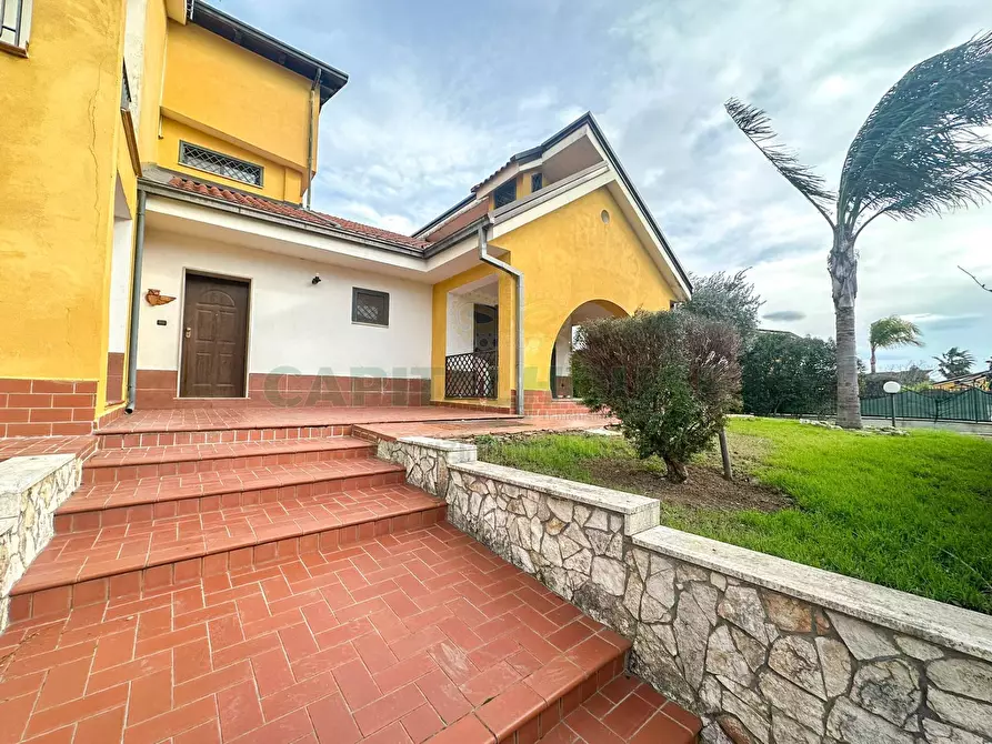 Immagine 2 di Villa in vendita  in ZONA VIA MARTIRI DI NASSIRYA a Capua
